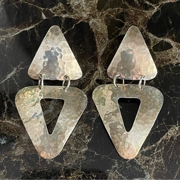 Bold Sterling Silver Vintage Hammered Triangle Dangle Earrings - Picture 4 of 11